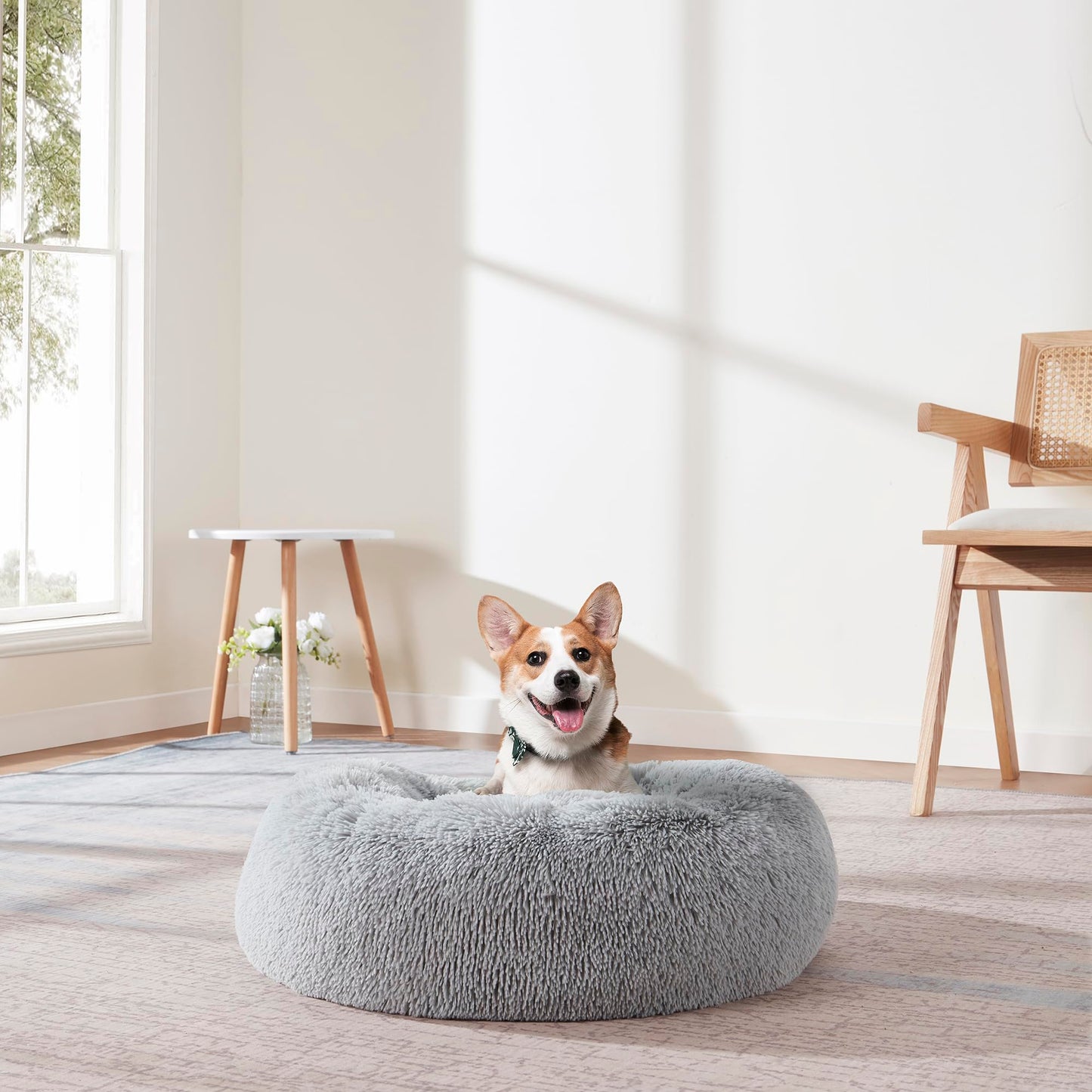 Dog & Cat Bed: Round Faux Fur Pet Bed - Plush Cozy & Calming Donut Bed for Small Pets - Soft & Comfortable Sleeping Cushion for Napping & Lounging 20" Round Silver